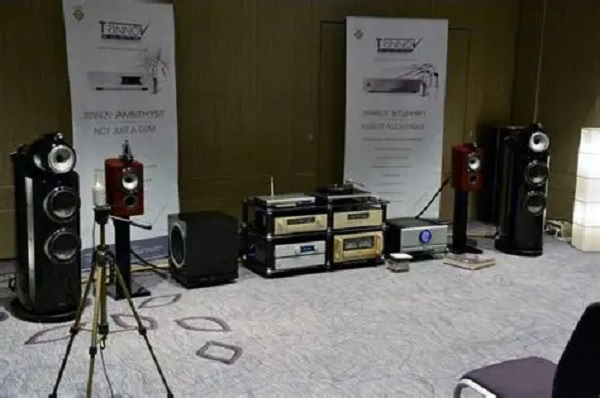 Loa B&W Tại Hệ Thống Phòng