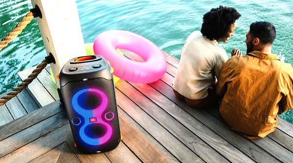 So sánh chất lượng âm thanh giữa loa kéo karaoke JBL và dàn karaoke gia đình: Đâu là lựa chọn tốt hơn cho nhu cầu ca hát?