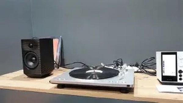 Loa B&W Với Mâm Đĩa Than