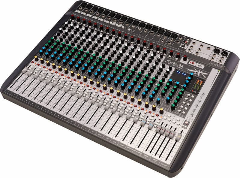 Các đặc điểm của Soundcraft Signature 22