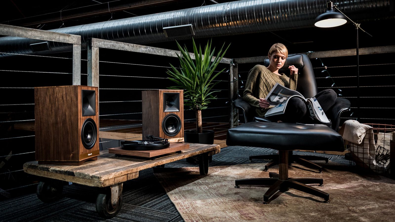 so-sanh-loa-klipsch-loa-dung-va-loa-bookshelf